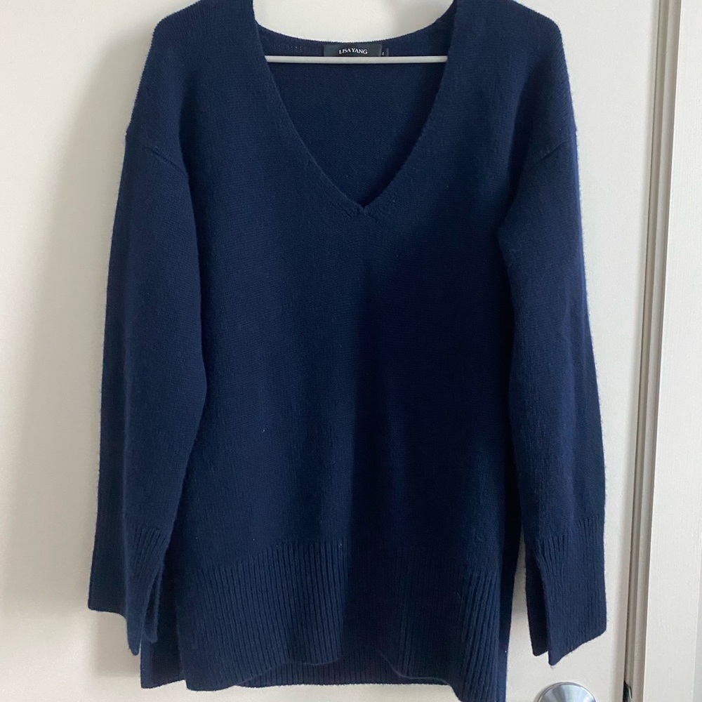 “Lisa Yang” Cashmere V-neck sweater